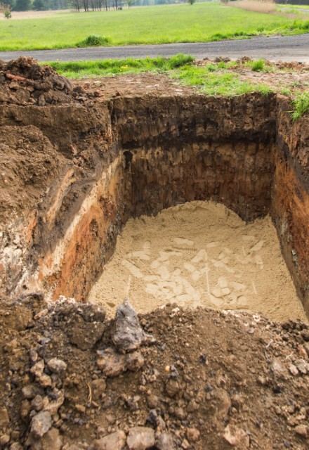 Excavación de un pozo negro tradicional sin depósito estanco