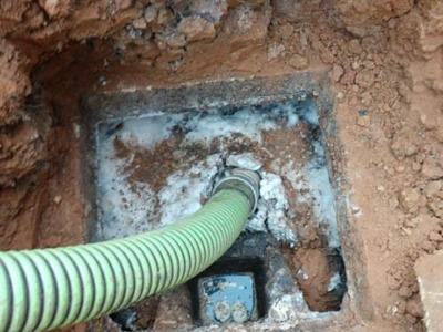 Desatasco de una bajante obstruida en un edificio de A Coruña
