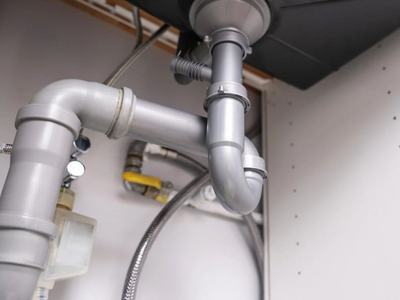 Desatasco de un fregadero o lavabo obstruido en una vivienda de A Coruña