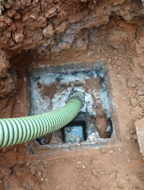 Hidrolavado a presión de una arqueta de fosa séptica en A Coruña
